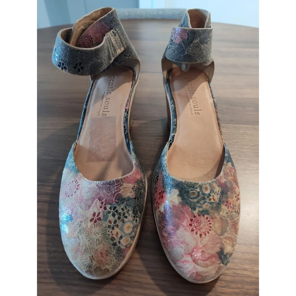 Gentle Souls Kenneth Cole Womens Floral Ankle Strap Wedge Pumps Multi Color 9M